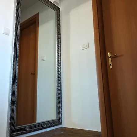Jazbina Apartment *